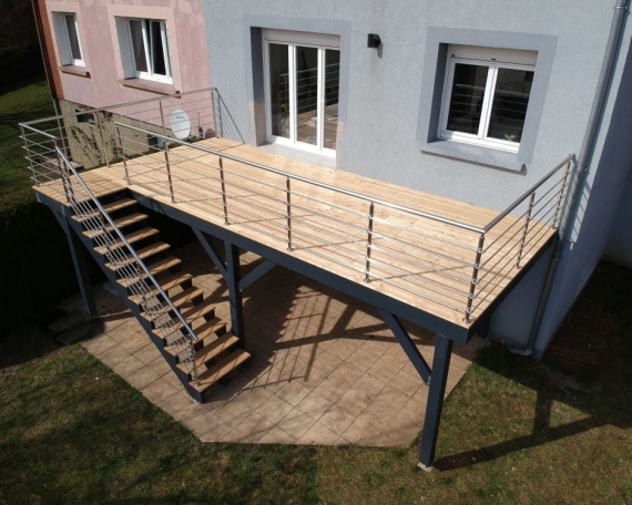 Terrasse sur Pilotis Bois – Mélèze – 21m²