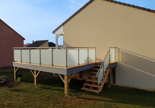 Terrasse sur Pilotis Bois – Mélèze – 20m²