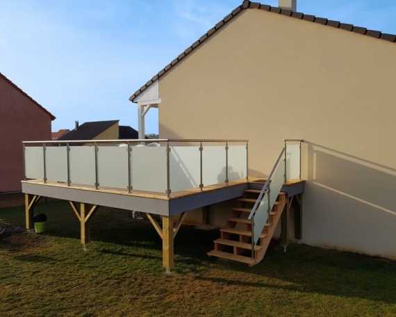 Terrasse sur Pilotis Bois – Mélèze – 20m²