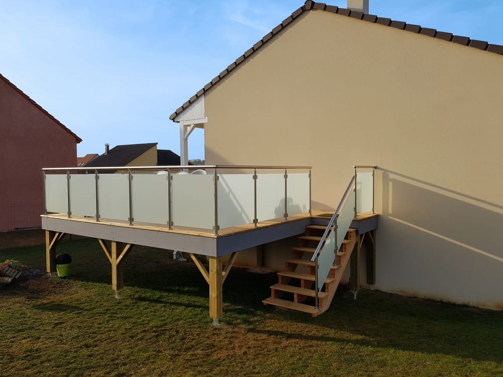 Terrasse sur Pilotis Bois – Mélèze – 20m²